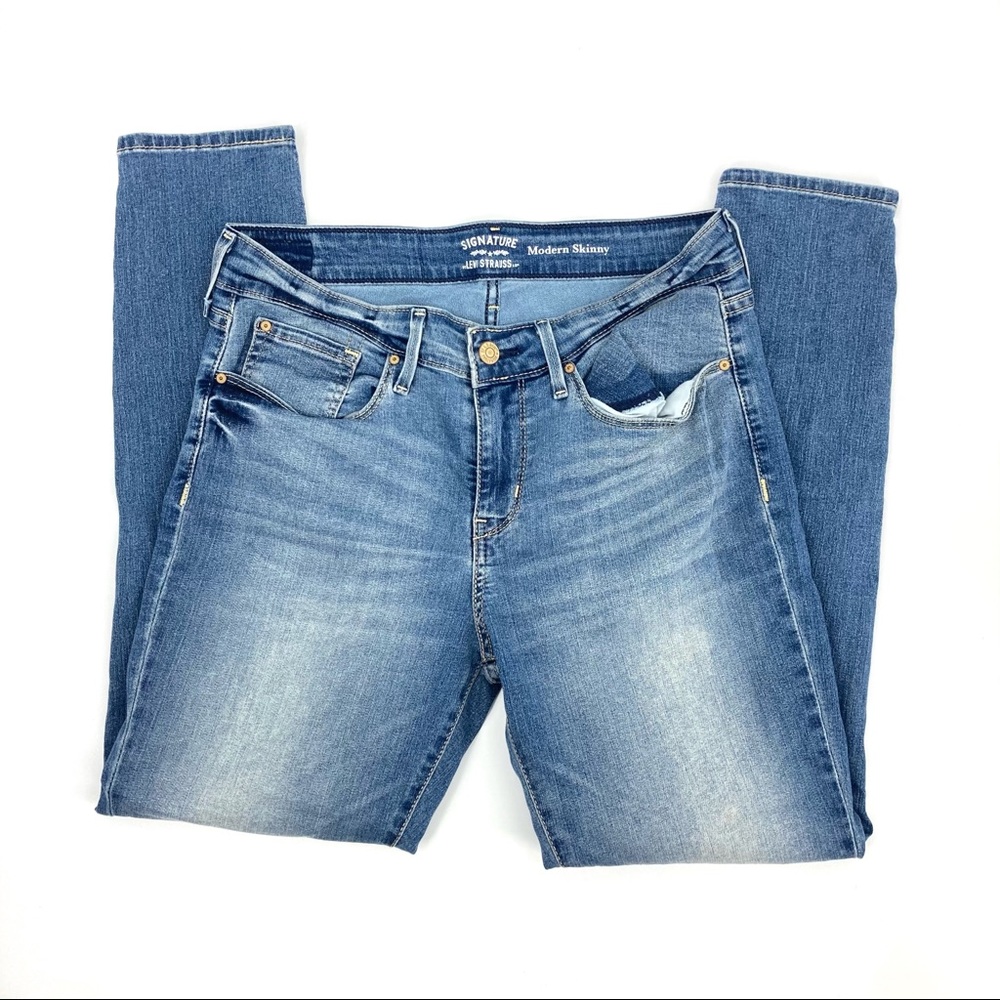 Levi’s Signature Light Wash Modern Skinny Jeans
